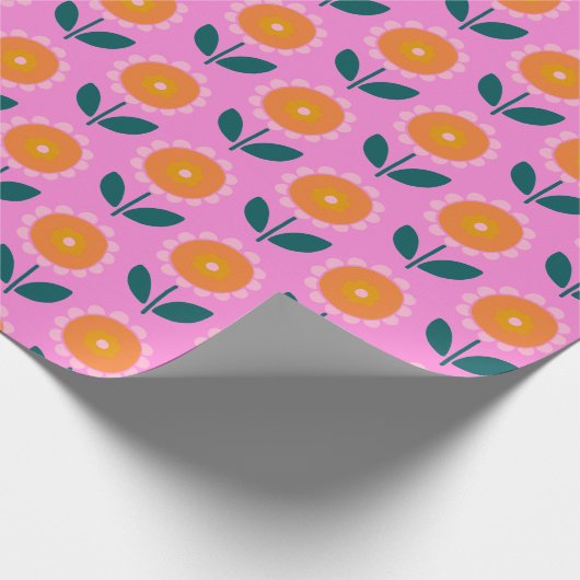 Skandinavisches ästhetisches Blume Muster in Rosa Geschenkpapier (Ecke)