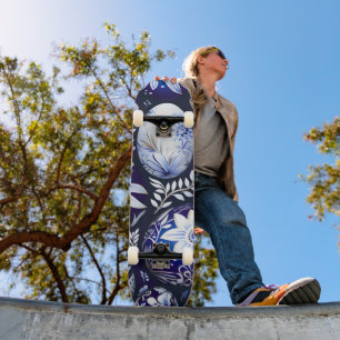 Skandinavisches blaues Osterei-Frühlingsblumenmust Skateboard