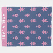 Skandinavisches Blumenmuster Blau Pink Mit Monogra Fleecedecke (Vorderseite (Horizontal))
