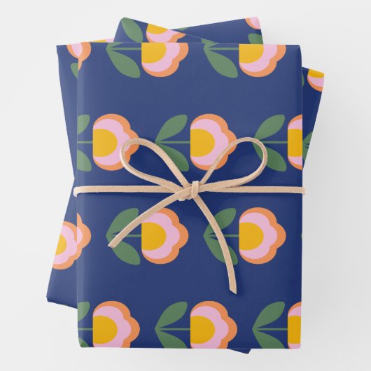 Skandinavisches dänisches Folklore-Blume-Muster in Geschenkpapier Set (Beispiel)