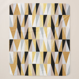 skandinavisches Design Dreiecke nahtloses Muster v Sherpadecke