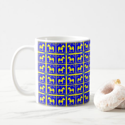 skandinavisches Design, schwedische Nationalfarben Kaffeetasse (Mit Donut)