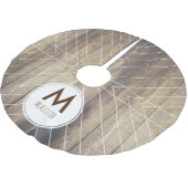 Skandinavisches Leichtholz und weiße, dünne Pfeile Polyester Weihnachtsbaumdecke (Schrägansicht)