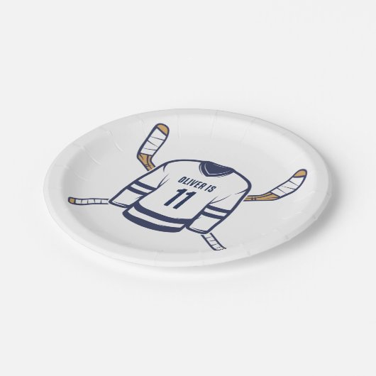 Skate auf Over Ice Hockey Plate Pappteller (Schrägansicht)