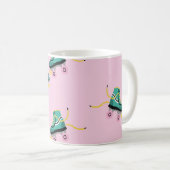 Skate der Retrowalze: rosa Muster. Kaffeetasse (VorderseiteRechts)