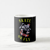 Skate oder Fly Skeleton Skateboarder Kaffeetasse (Mittel)