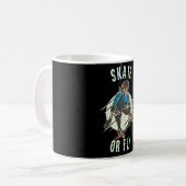 Skate oder Fly Skeleton Skateboarder Kaffeetasse (Vorderseite Links)