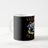 Skate oder Fly Skeleton Skateboarder Kaffeetasse (Vorderseite Links)