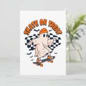 Skate- oder Leckerei-Ghost-Halloween Einladung (Stehend Vorderseite)