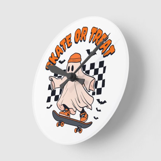 Skate- oder Leckerei-Ghost-Halloween Runde Wanduhr (Winkel)