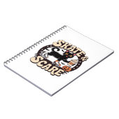 Skate & Scare � Cute Black Cat Roller Skating Over Notizblock (Linke Seite)