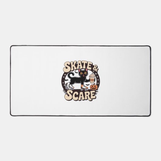 Skate & Scare – Cute Black Cat Roller Skating Over Schreibtischunterlage (Vorderseite)
