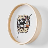 Skate & Scare – Cute Black Cat Roller Skating Over Uhr (Winkel)