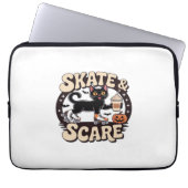 Skate & Scare - Niedliche Black Cat Roller Skaten Laptopschutzhülle (Vorderseite)