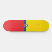 Skateboard auf der Flagge von Equador (Horizontal)
