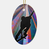 Skateboard auf einem Gebäude-Strahl Keramik Ornament (Links)