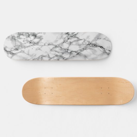 Skateboard aus weißem Marmor (Horizontal)