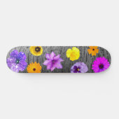 Skateboard Bäume und Frühlingsblumen (Horizontal)