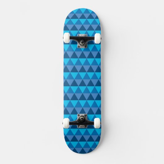 Skateboard - Blaue geometrische Dreiecke (Vorderseite)