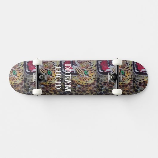 SKATEBOARD DESIGN VON KÜNSTLER PAULA REILLY. (Horizontal)