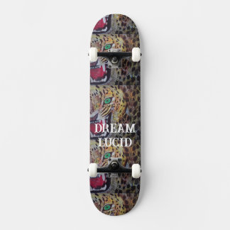 SKATEBOARD DESIGN VON KÜNSTLER PAULA REILLY.