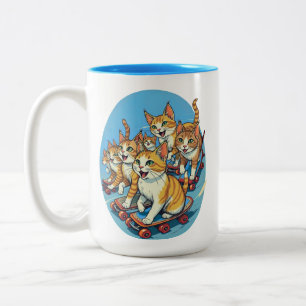 Skateboard fahrende Katzen in Aktion Zweifarbige Tasse