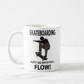 Skateboard fahrender Skateboarder Kaffeetasse (Links)