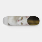 Skateboard Gato blanco con ojos amarillos (Horizontal)