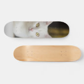 Skateboard Gato blanco con ojos amarillos (Horizontal)