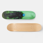 Skateboard Guerrero fantasma en oscuro bosque (Horizontal)