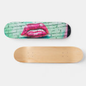 Skateboard - Lipstick Kunst in der Stadtstraße (Horizontal)