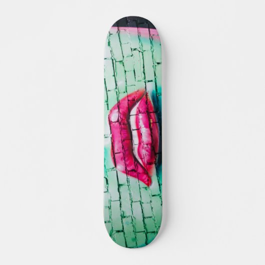 Skateboard - Lipstick Kunst in der Stadtstraße (Vorne)