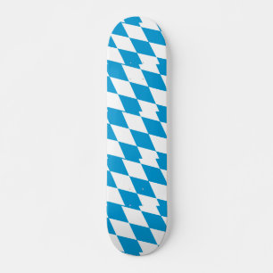 Skateboard mit bayerischer Flagge