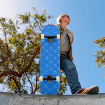 Skateboard mit blauem Lächeln
