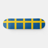 Skateboard mit der Flagge Schwedens (Horizontal)