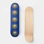Skateboard mit der Flagge von New Hampshire (Vorderseite)