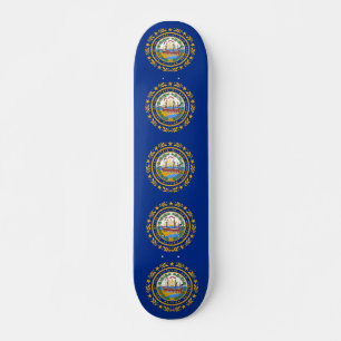 Skateboard mit der Flagge von New Hampshire
