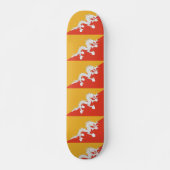 Skateboard mit Flagge Bhutans (Vorne)