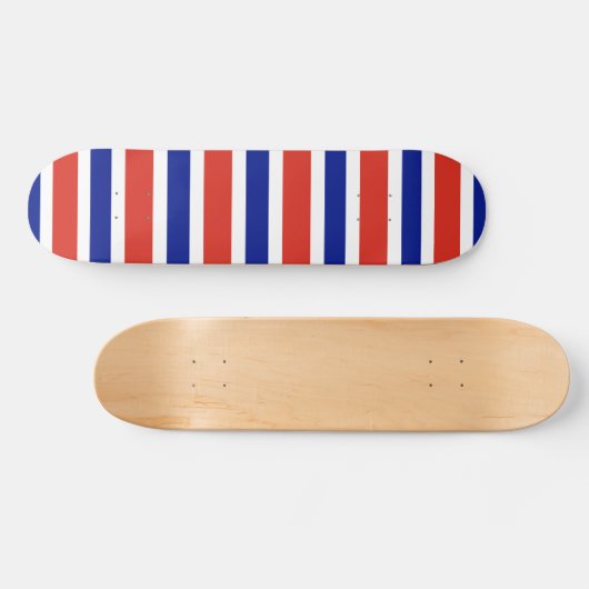 Skateboard mit Flagge Costa Ricas (Horizontal)