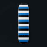 Skateboard mit Flagge Estlands<br><div class="desc">Mit diesem beeindruckenden Skateboard mit der kühnen Flagge Estlands lassen Sie Ihre Leidenschaft für Estland und Skate entfalten! Dieses Estland-Designerskateboard wurde sowohl für Performance als auch für Patriotismus konzipiert und zeigt stolz die ikonischen blauen, schwarzen und weißen Streifen in einem eleganten, auffälligen Layout. Egal ob Sie die Straßen erkunden, im...</div>