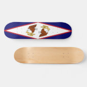 Skateboard mit Flagge von Amerikanisch-Samoa (Horizontal)