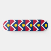 Skateboard mit Flagge von Denver, Colorado (Horizontal)