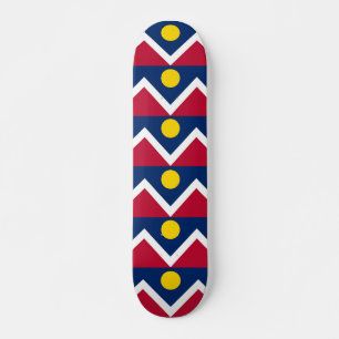 Skateboard mit Flagge von Denver, Colorado