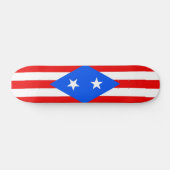 Skateboard mit Flagge von Puerto Rico (Horizontal)