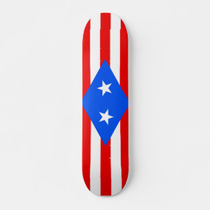 Skateboard mit Flagge von Puerto Rico