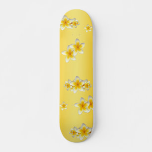 Skateboard mit Frangapani-Blume