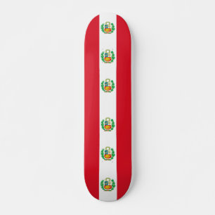 Skateboard mit Peru-Flagge