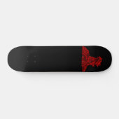 Skateboard mit Rote Drache am Felsen (Horizontal)