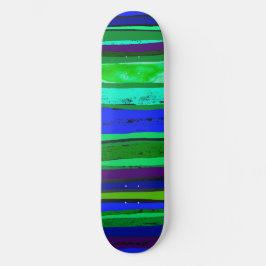 Skateboard mit schwarzen, grünen und blauen Streif