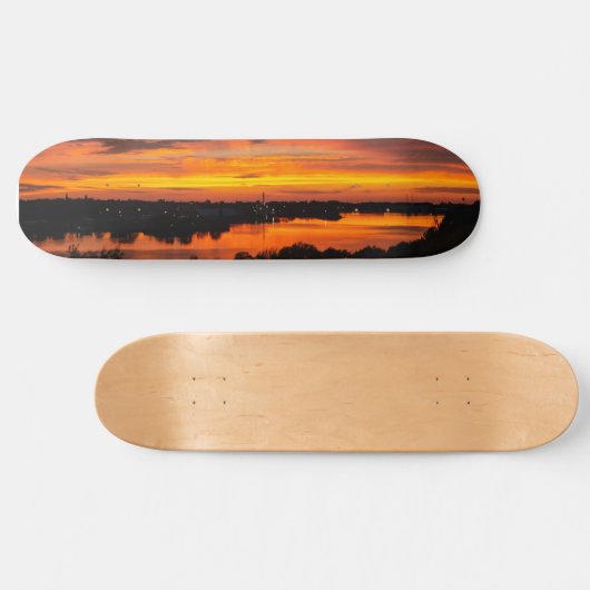 Skateboard mit Sonnenuntergang (Horizontal)
